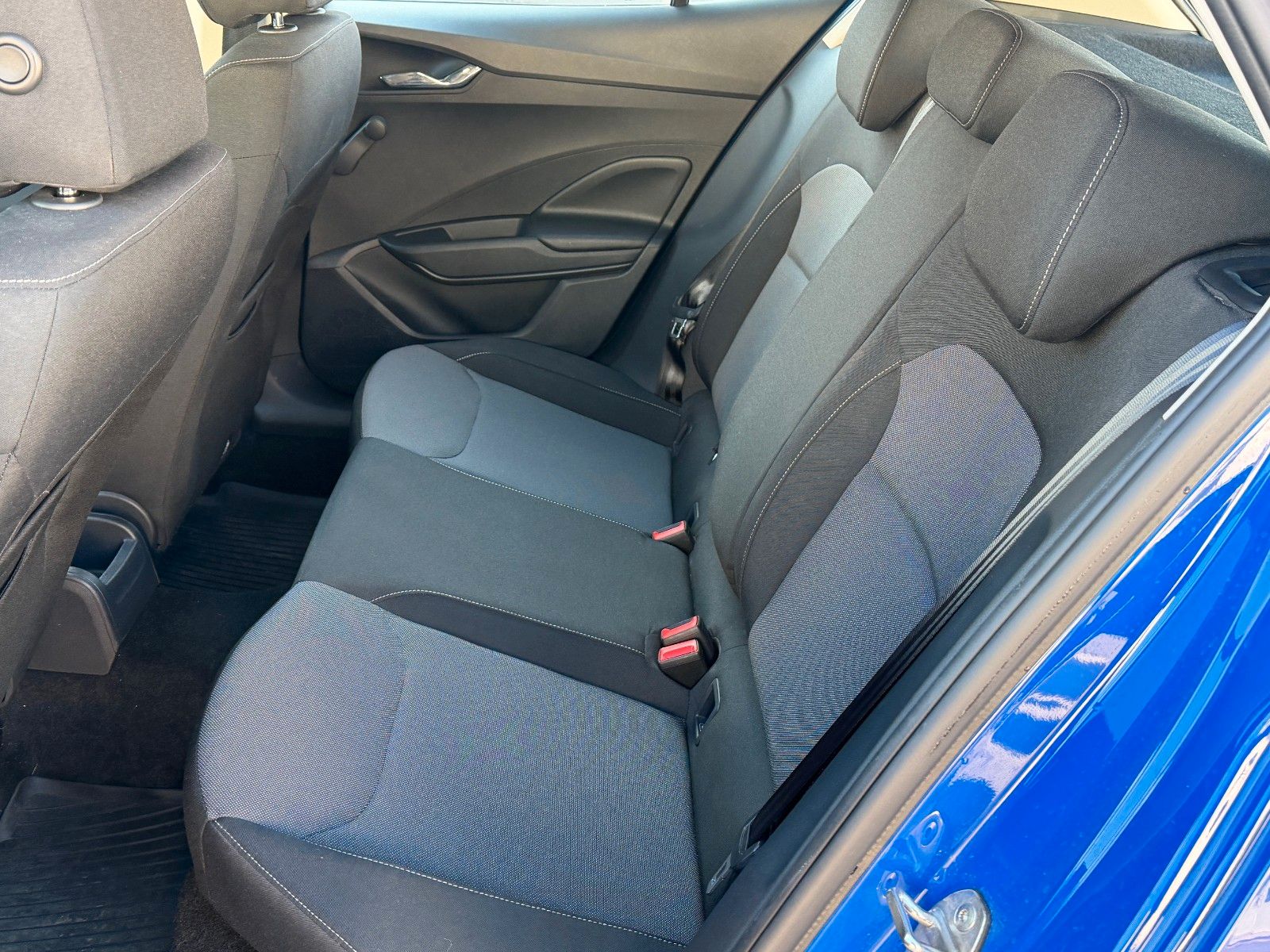 Fahrzeugabbildung SKODA Fabia 1.0 MPI Selection *Klima*Allwetter*Stzhzg*