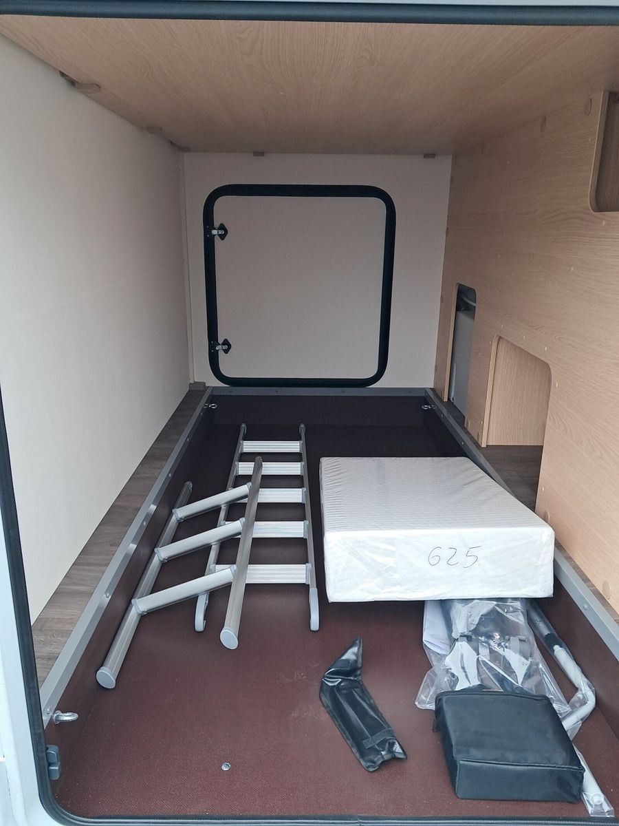 Fahrzeugabbildung Sunlight Sub TS 67 Premiere Deal, Markise, Fahrradträger