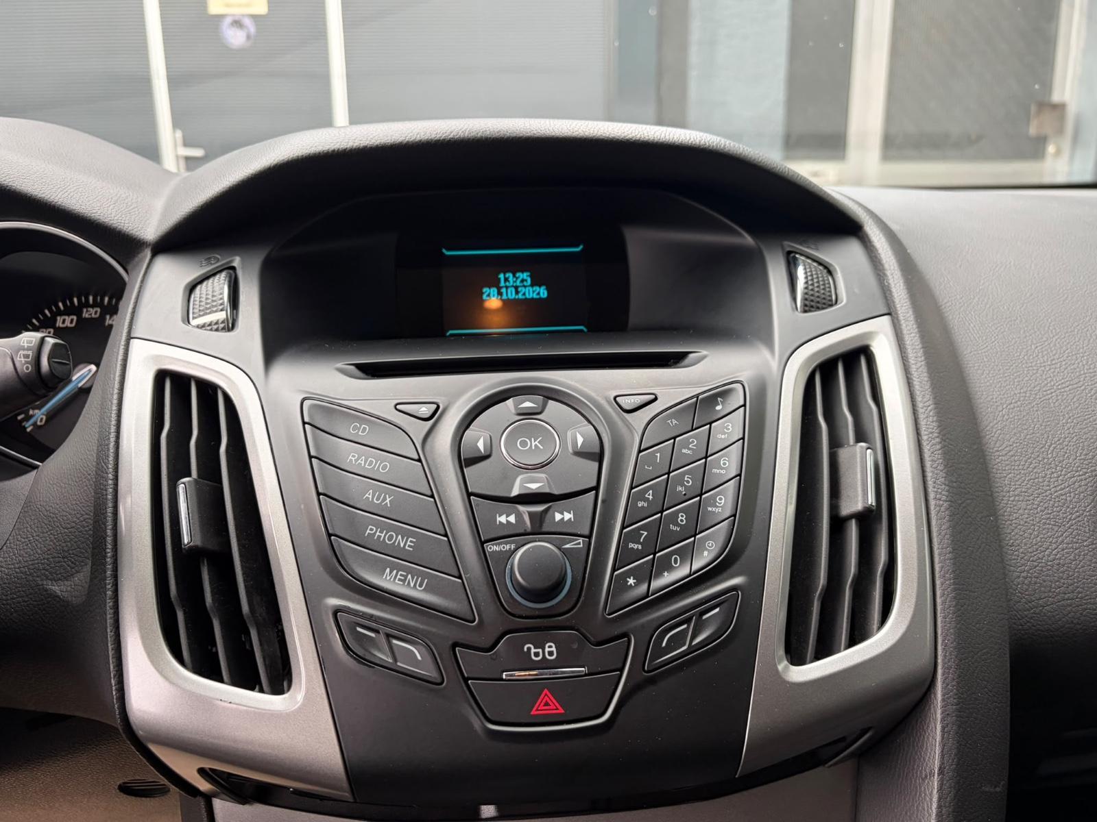 Ford Focus 2014 — photo 28