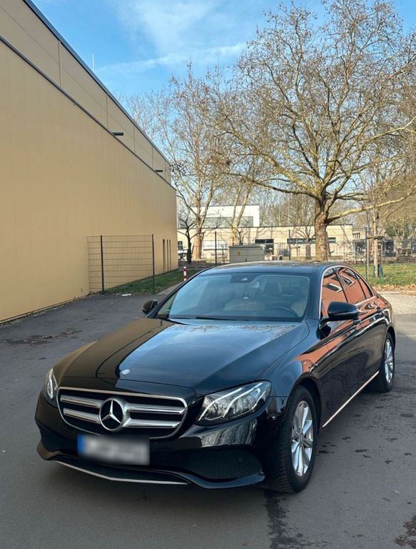 Image of Mercedes-Benz E 220