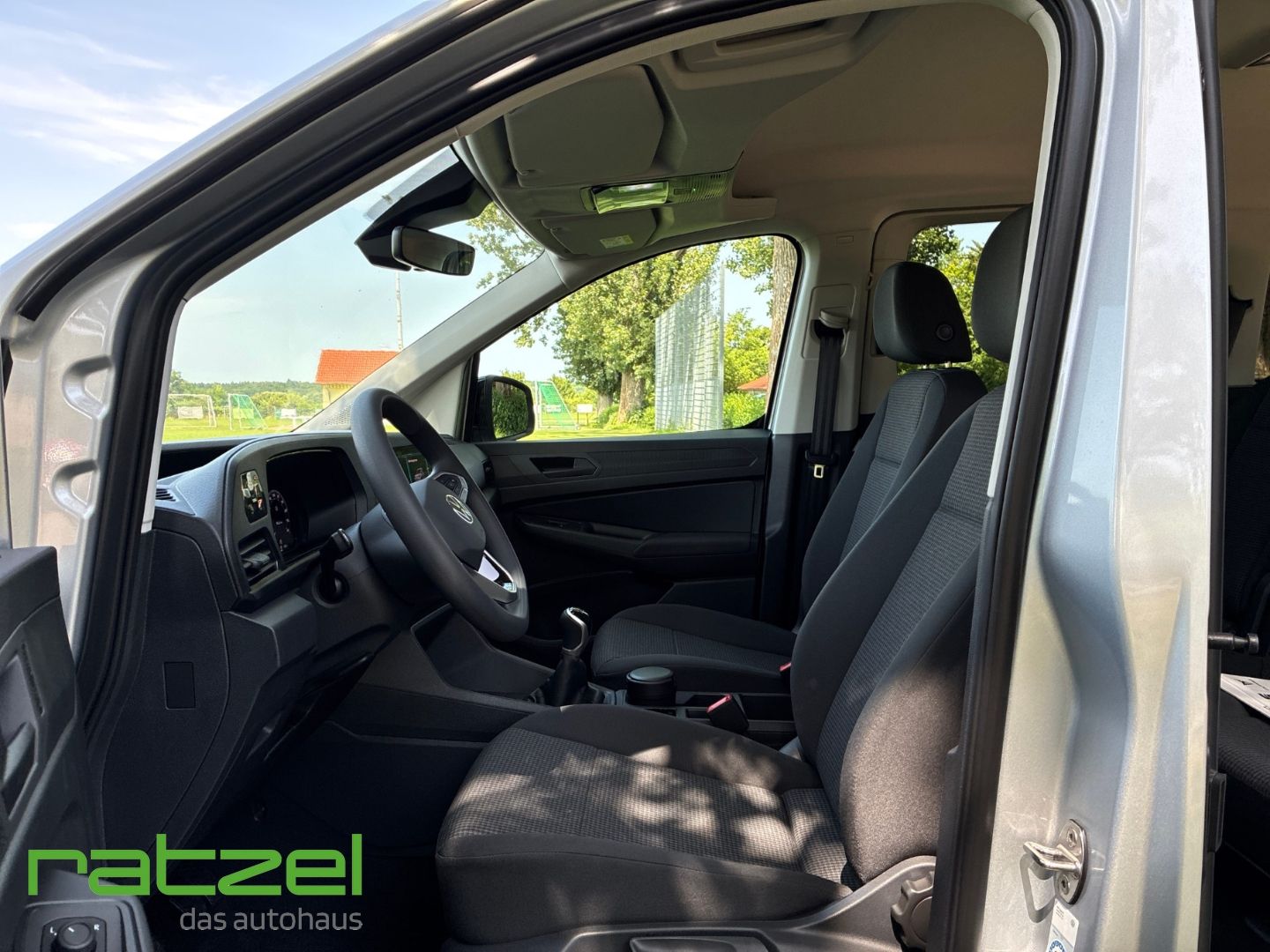 Fahrzeugabbildung Volkswagen Caddy 2.0 TDI KR 5-Sitze+AHK+KLIMA+RFK+PDC+ACC