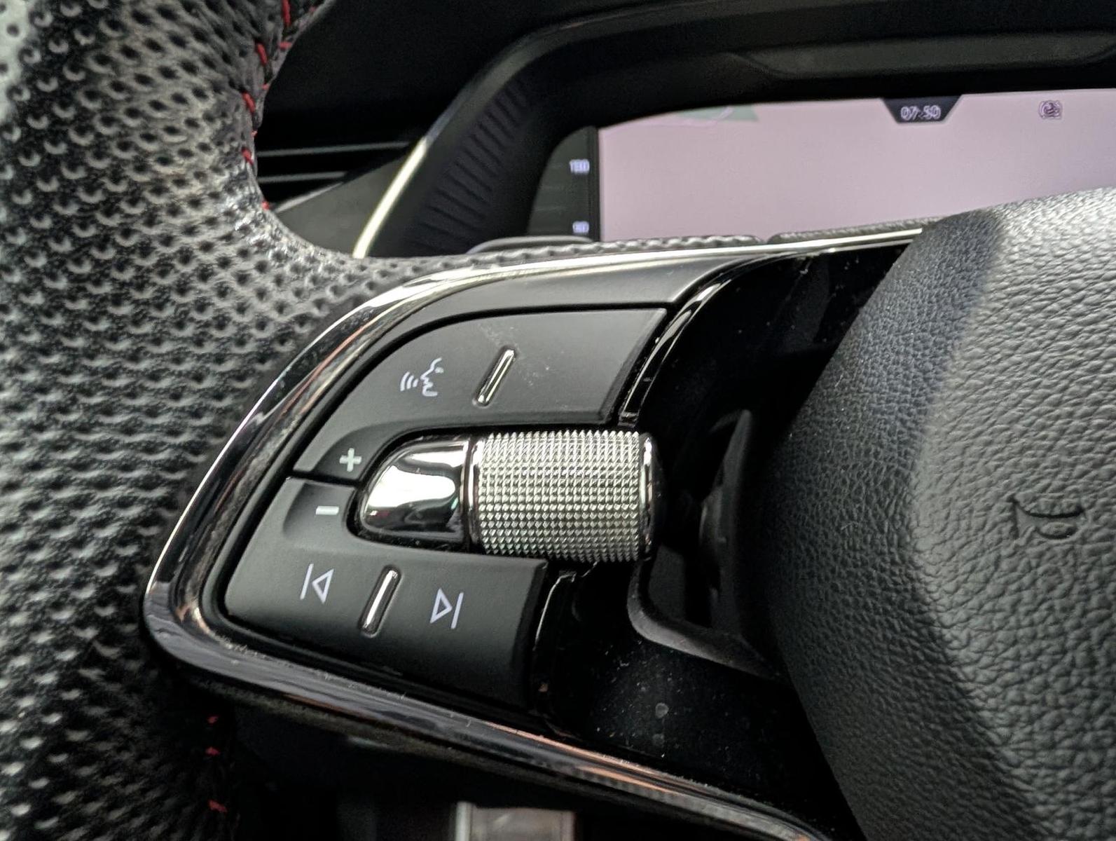 Skoda Octavia 2.0 TSI RS Matrix HuD Navi AHZV RFK Alu1, миниатюра 26