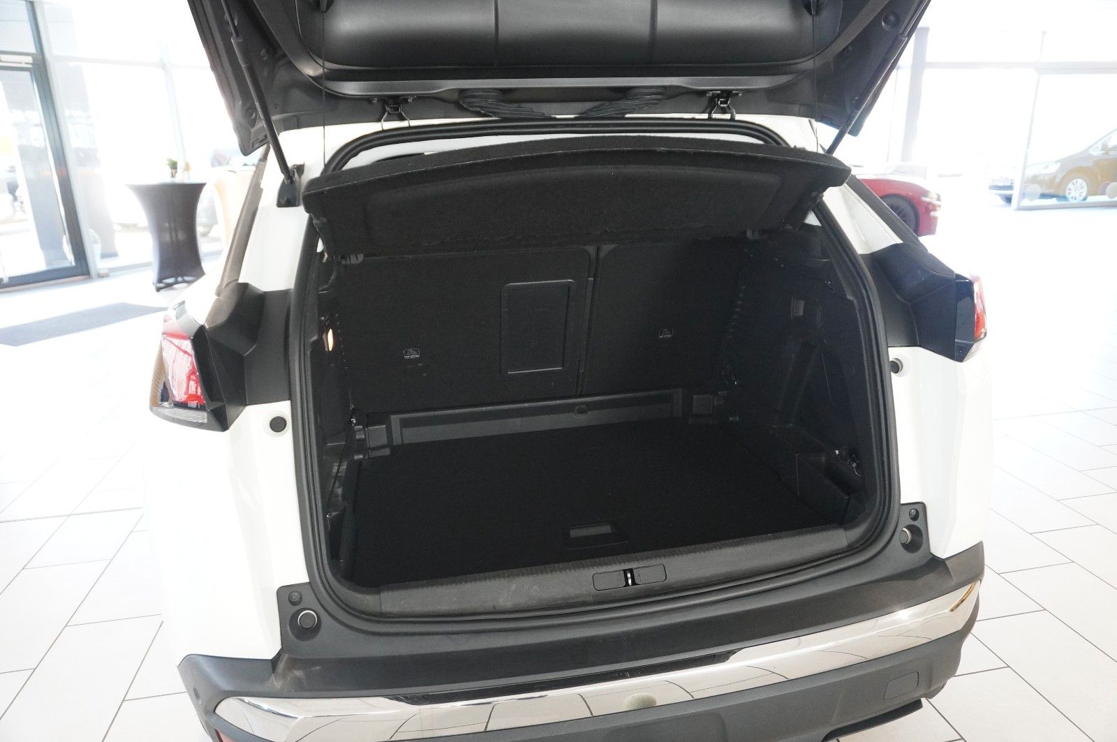 Fahrzeugabbildung Peugeot 3008 1.5D ALLURE NAVI/LED/KAMERA/VIRU./SHZ/AHK