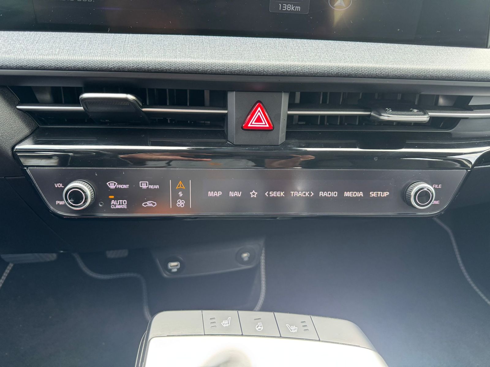 Fahrzeugabbildung Kia EV6 4WD NAVI+LED+SHZ+KAMERA+WP+DAB+ACC+19"
