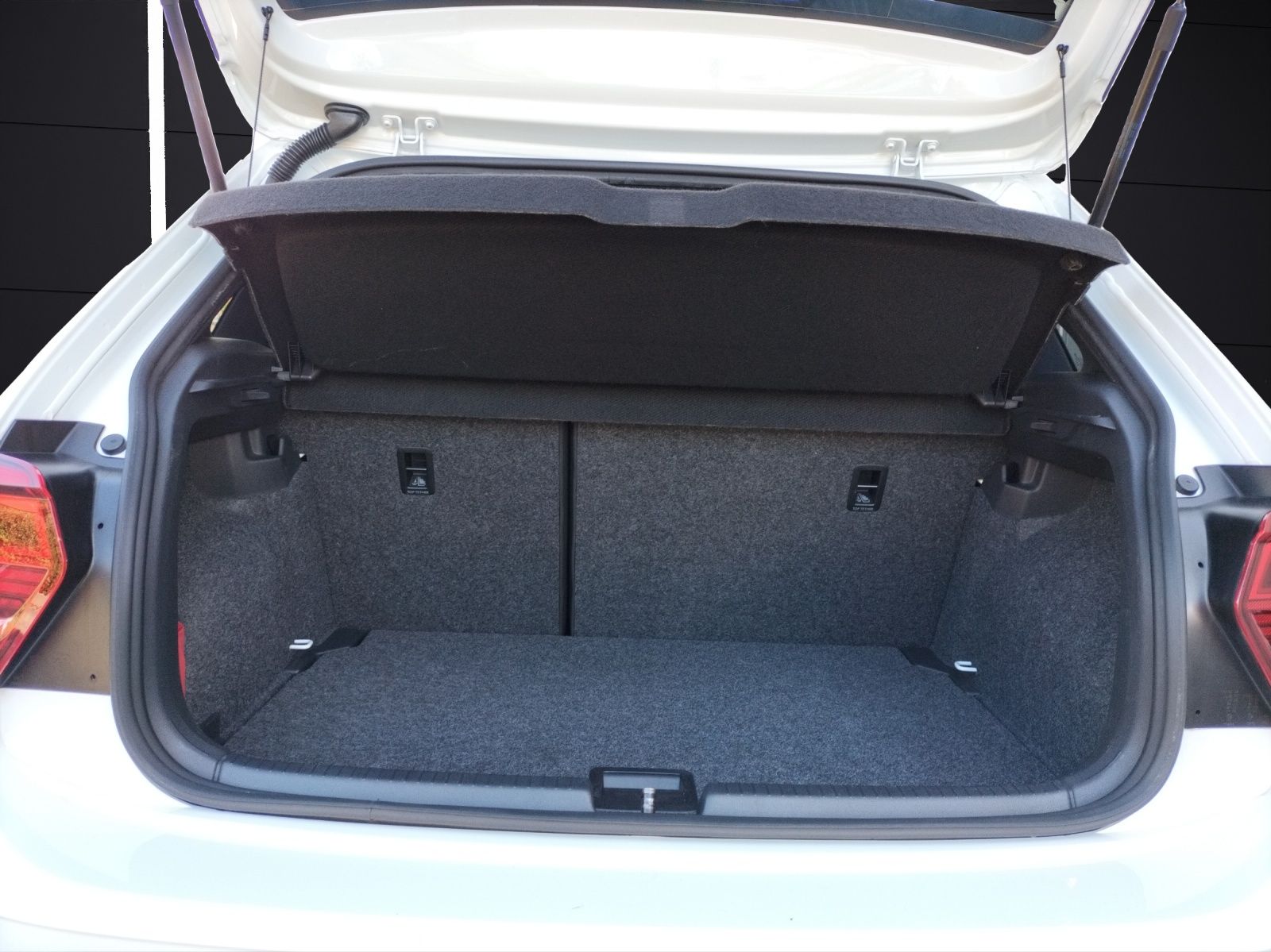 Fahrzeugabbildung Volkswagen Polo R-Line TSI LED ACC PANO SHZ PDC Navi Klima