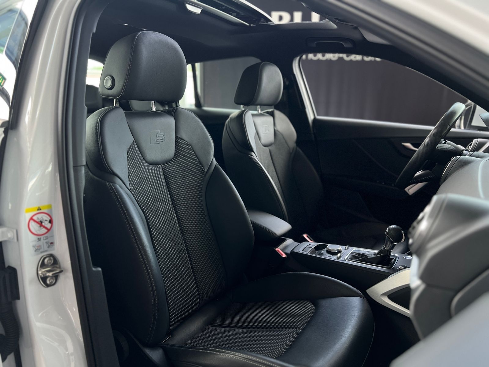 Fahrzeugabbildung Audi Q2 35 TFSI S-Tronic S Line PANO SHZ LED NAVI
