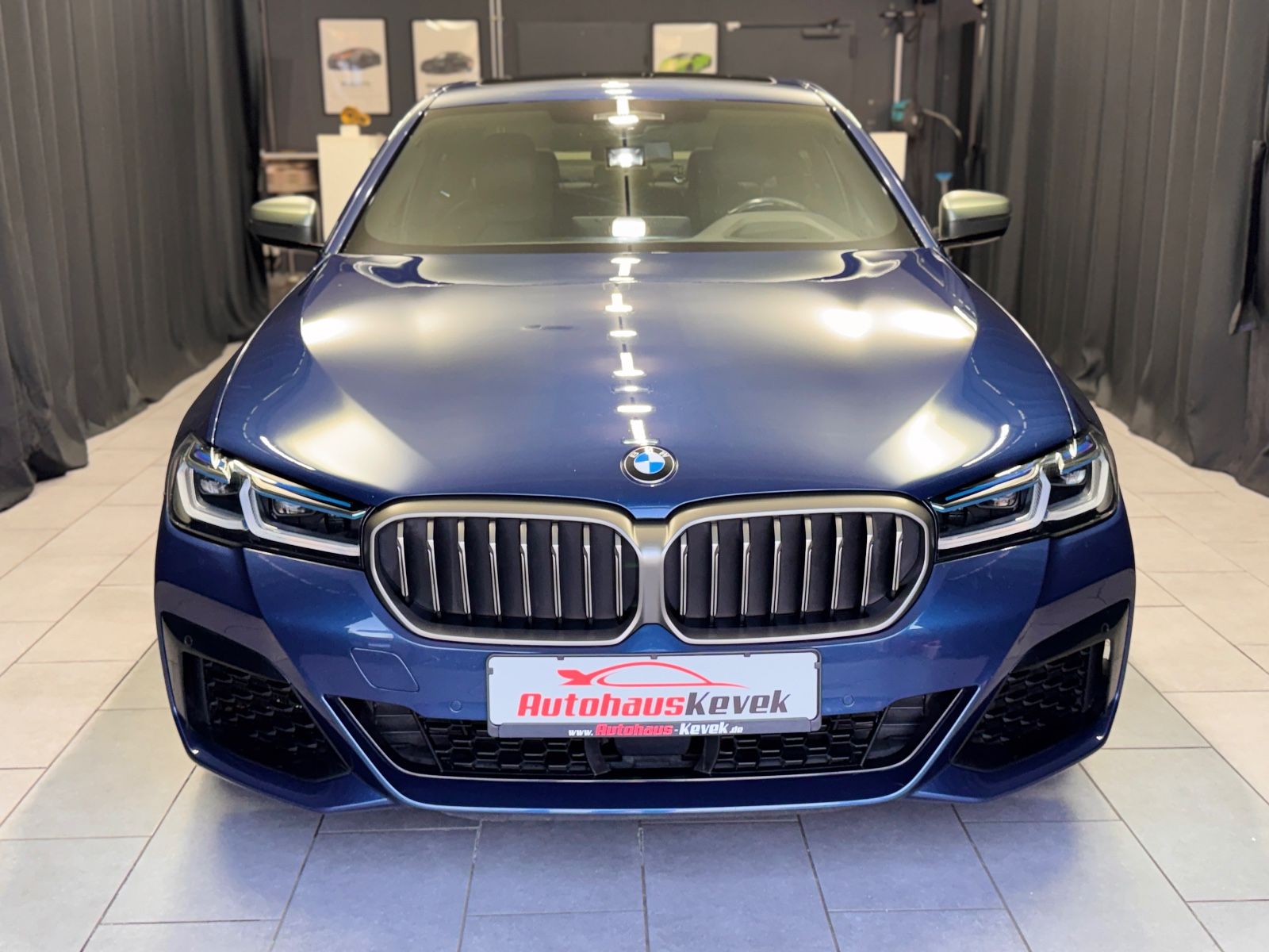 Fahrzeugabbildung BMW M550i Lim. xDrive|LASER|HEAD-UP|AHK|SCHIEBEDACH|