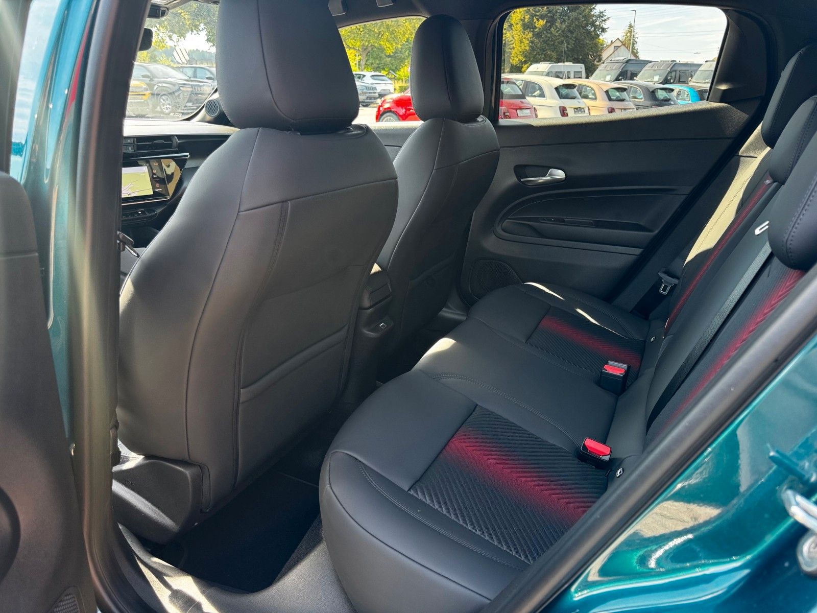 Fahrzeugabbildung Alfa Romeo Junior 1.2 Speciale Automatik Navi LED Sitzhzg.