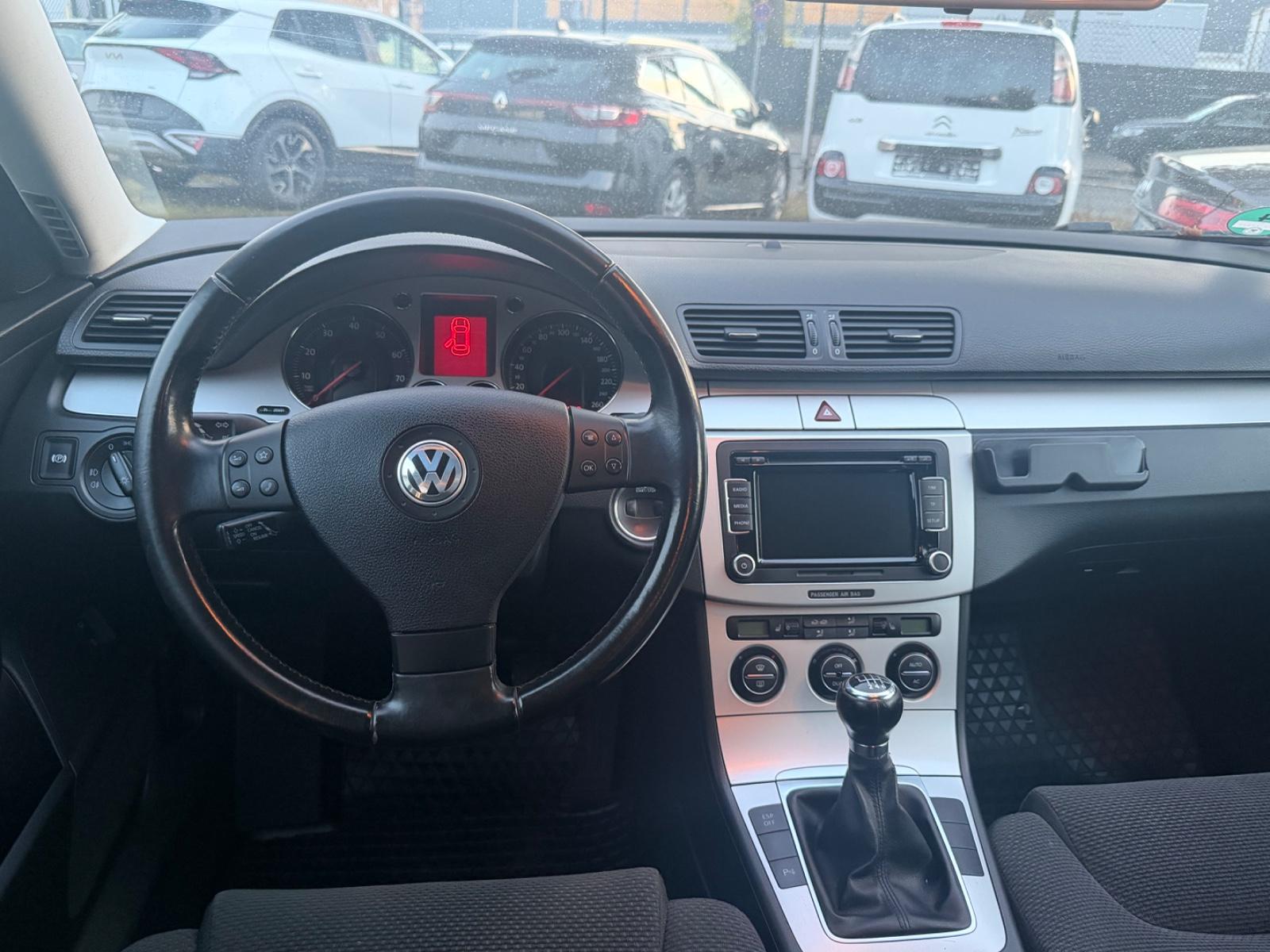 Volkswagen Passat 2009 — photo 8