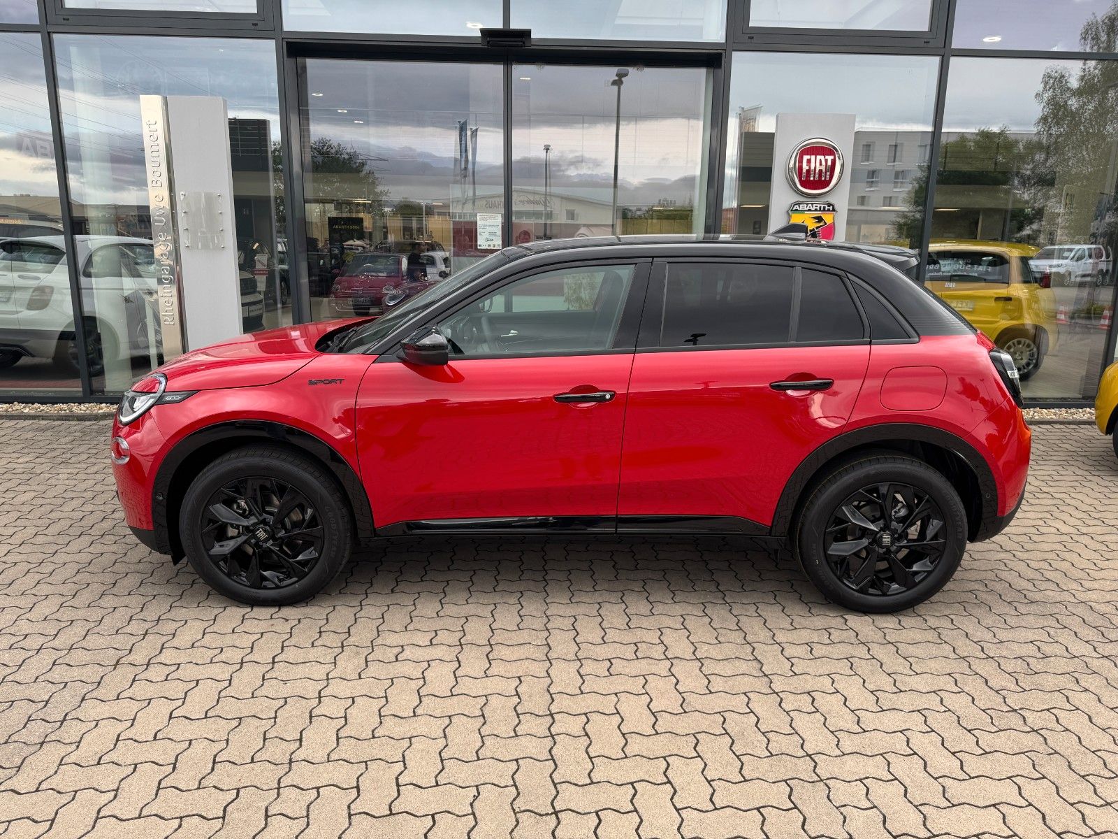 Fiat 600 Hybrid 145 PS SPORT _ ABARTH LINE imagem 3