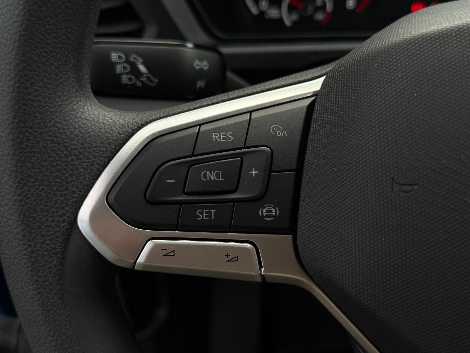 Fahrzeugabbildung Volkswagen Caddy Maxi 7-Sitzer DAB GRA Navi Kamera SHZ PDC