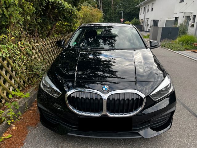 BMW BMW 118i | Unfallfrei | 8-fach bereift