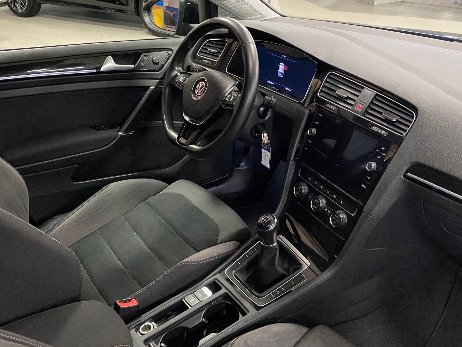 Fahrzeugabbildung Volkswagen Golf  7 1.4 TSI Highline+NAVI+LED+ergoActive+ACC
