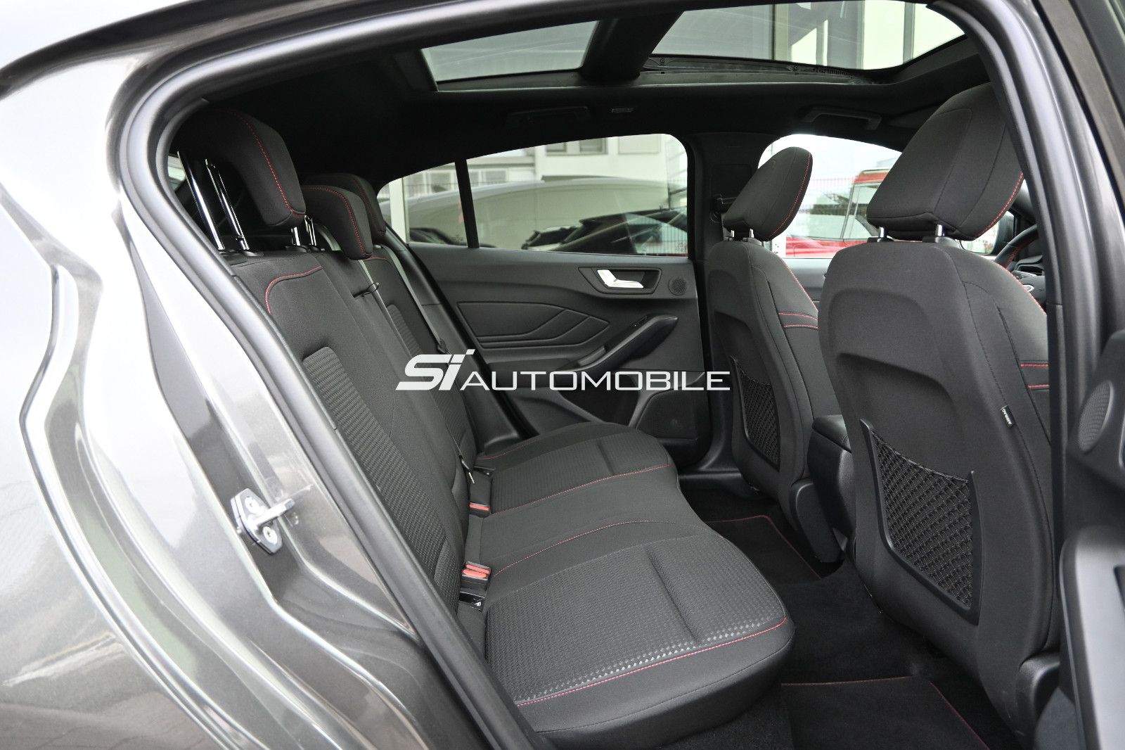 Fahrzeugabbildung Ford Focus 1.5D ST-Line X °ACC°B&O°HUD°PANO°STANDHEIZ