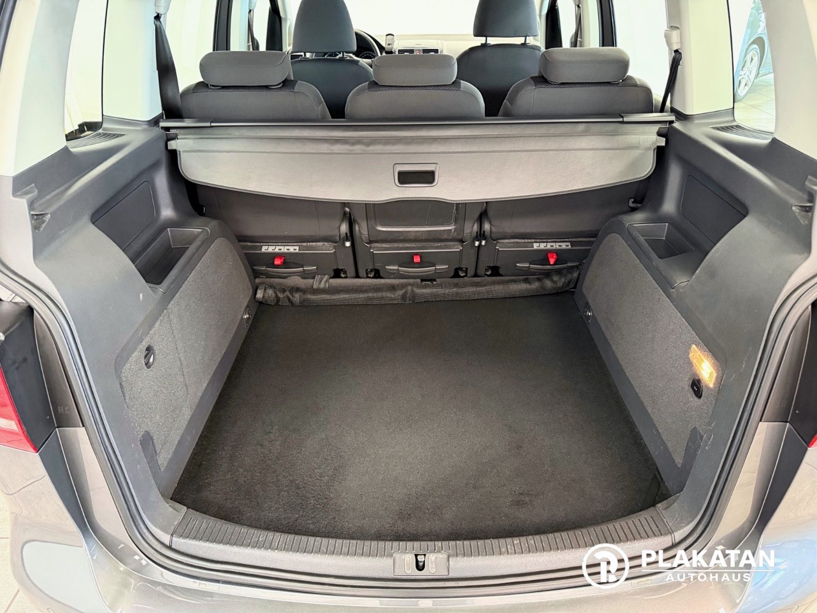 Fahrzeugabbildung Volkswagen Touran Zahnriemen Neu, Parksensoren, TÜV Neu,