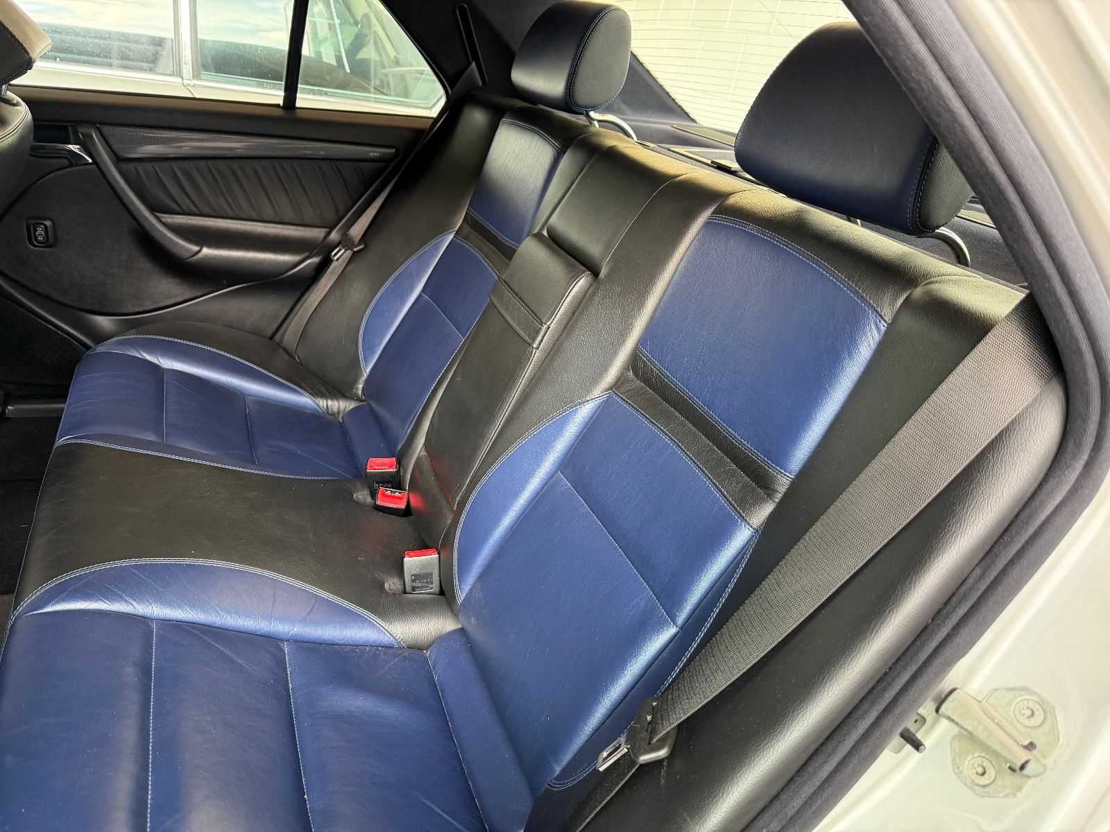 Fahrzeugabbildung Mercedes-Benz C 43 AMG mit Designo, orig. Navi ASP30