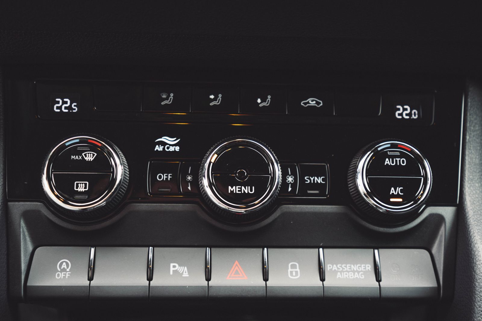 Fahrzeugabbildung SKODA Karoq 1.5L DSG*LED*PDC*KAM*ACC*Smartlink*