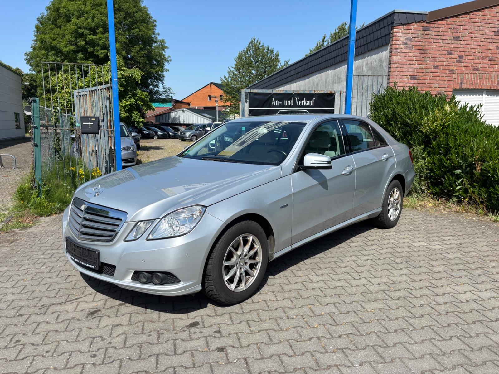Mercedes-Benz E 200 CGI BlueEfficiency SHZ  PDC TEMP AHK