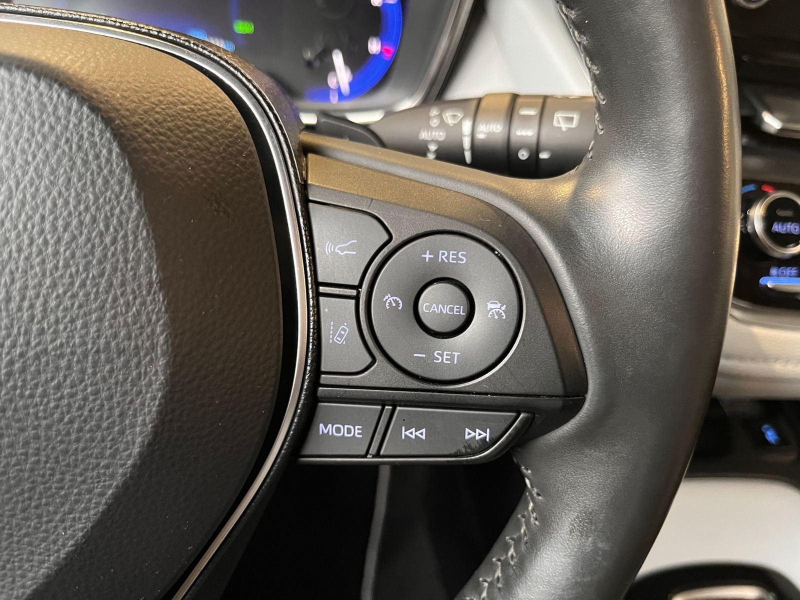 Fahrzeugabbildung Toyota Corolla Hybrid Club LED NAV DAB PDC ALU