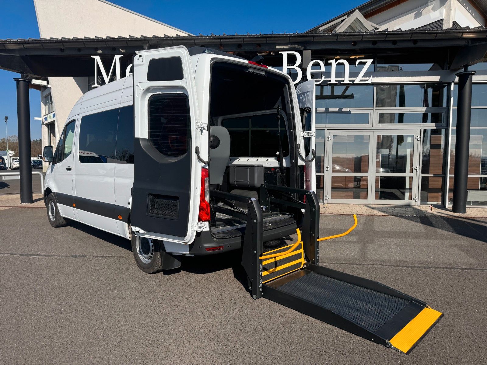 Fahrzeugabbildung Mercedes-Benz Sprinter 317 CDI Rollstuhl/Behinderten Lift