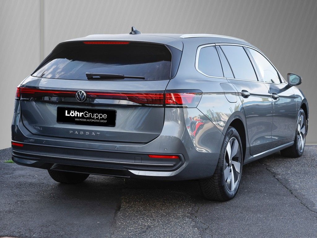 Volkswagen Passat Variant 2.0 TDI DSG Business AHK Navi RFK foto 5