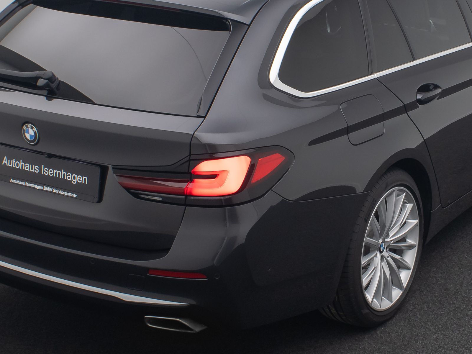Fahrzeugabbildung BMW 520d Luxury Line Kamera DAB HiFi WLAN Alarm 19"
