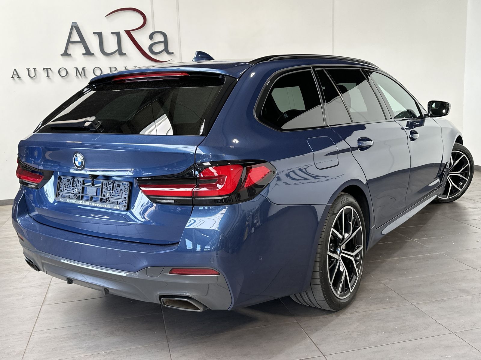 Fahrzeugabbildung BMW 520d Touring M-Sport NAV+LED+PANO+KAMERA+19ZOLL