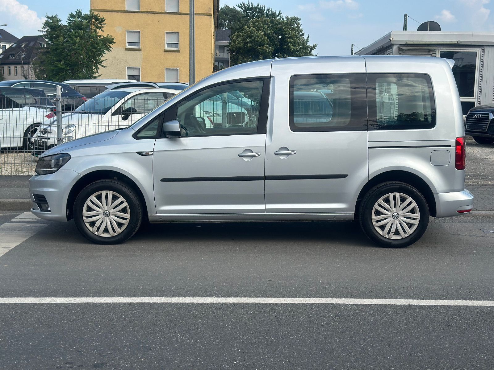 Fahrzeugabbildung Volkswagen CADDY TRENDLINE BMT*WENIG KM*