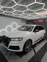 Audi SQ7 TDI Quattro 22Zoll/7 Sitze/AHK/StHzg/Bose/ - weiße Audi SQ7