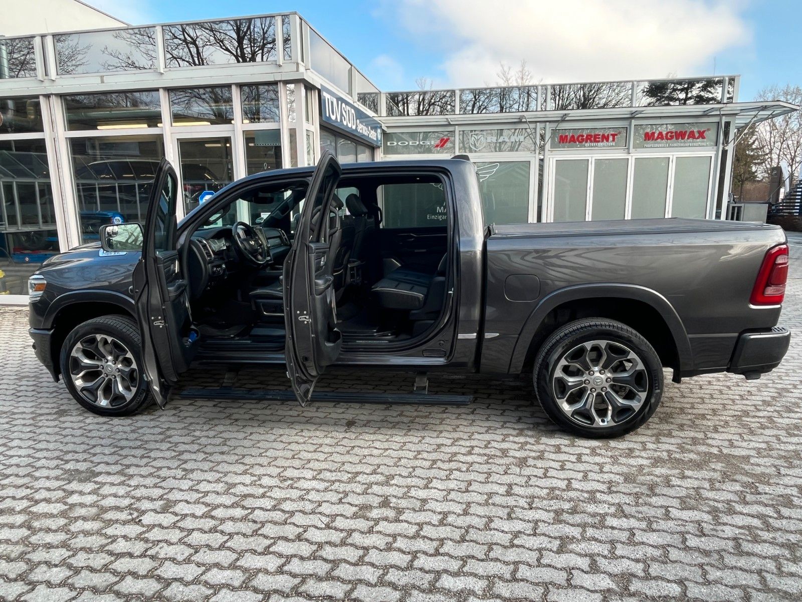 Fahrzeugabbildung Dodge RAM 1500 Limited *AHK*PANO*LPG*360°