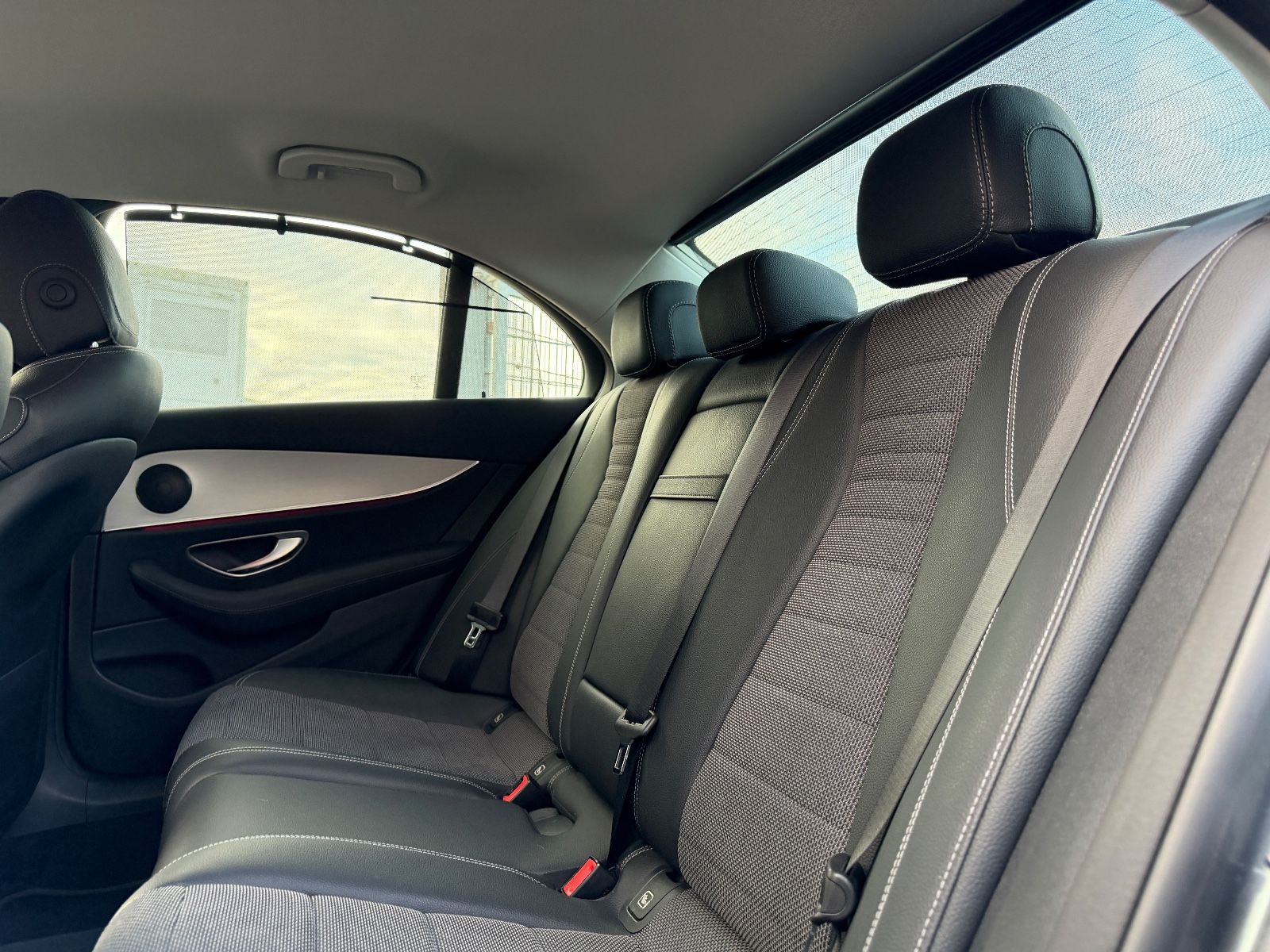 Fahrzeugabbildung Mercedes-Benz E 300e Avantgarde 4Matic*LED*KAMERA*TEILLEDER*