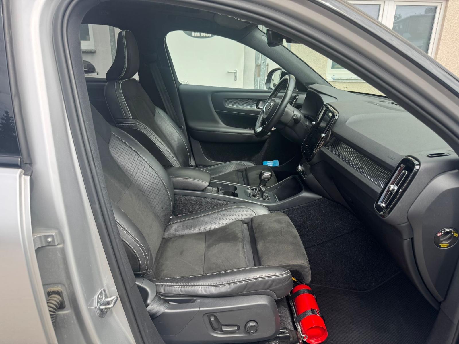 Volvo XC40 R Design 2WD T3-Xenium-Sensus-Kamera-Pano-