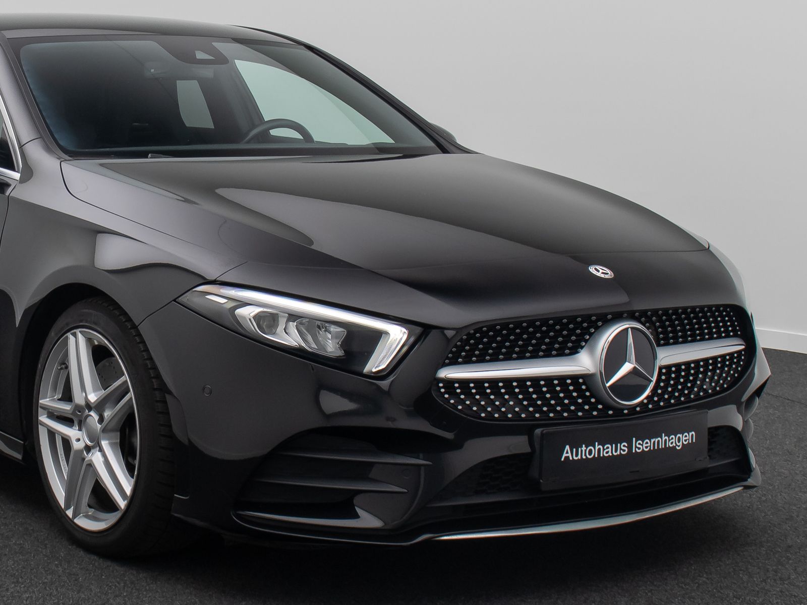 Fahrzeugabbildung Mercedes-Benz A250 AMG Line Kamera AHK Alarm Sportsitz 18Zoll