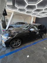 BMW M140i xDrive Special Edition und BMW Service - schwarze BMW M140i