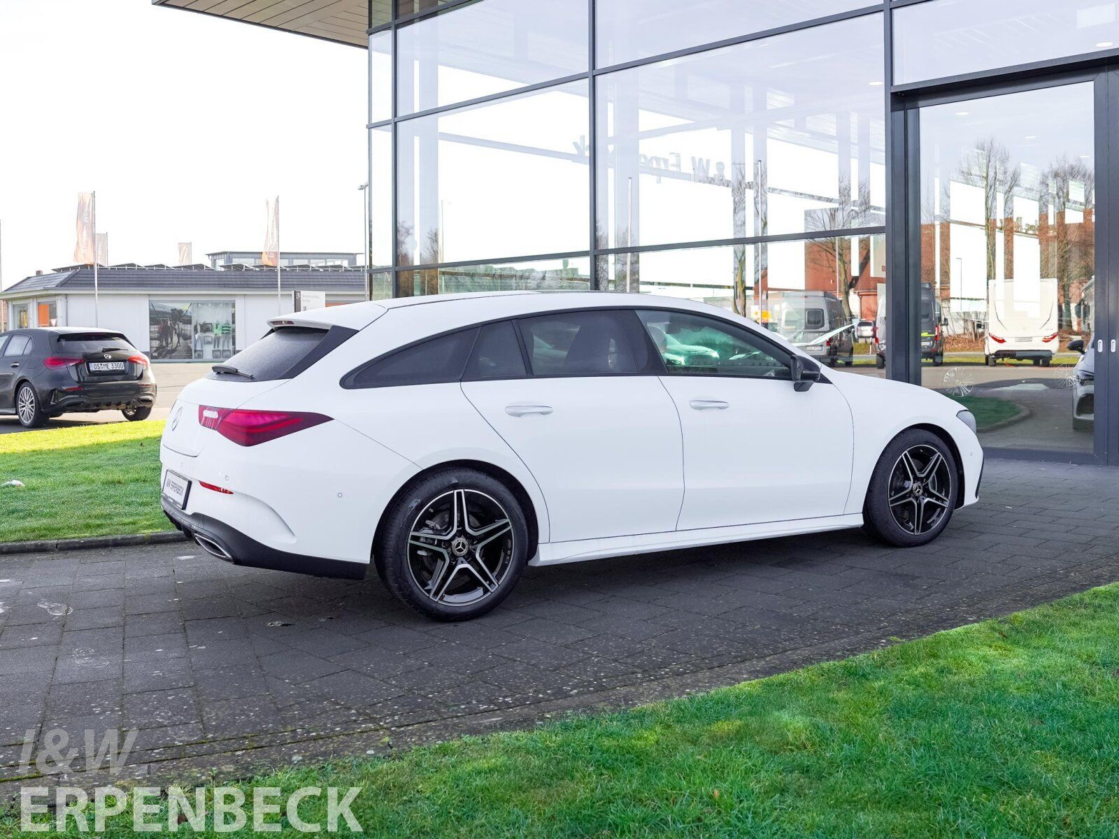 Fahrzeugabbildung Mercedes-Benz CLA 200 SB AMG 360° FAP Pano Night Distr Std.Hz.