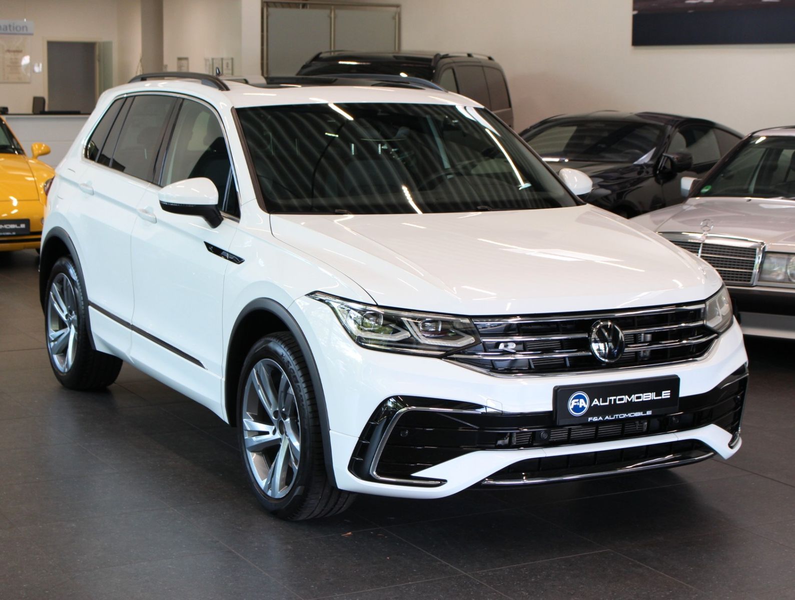 Fahrzeugabbildung Volkswagen Tiguan R-Line 4Motion 2.0 TDI*HUD*Matrix*e.AHK