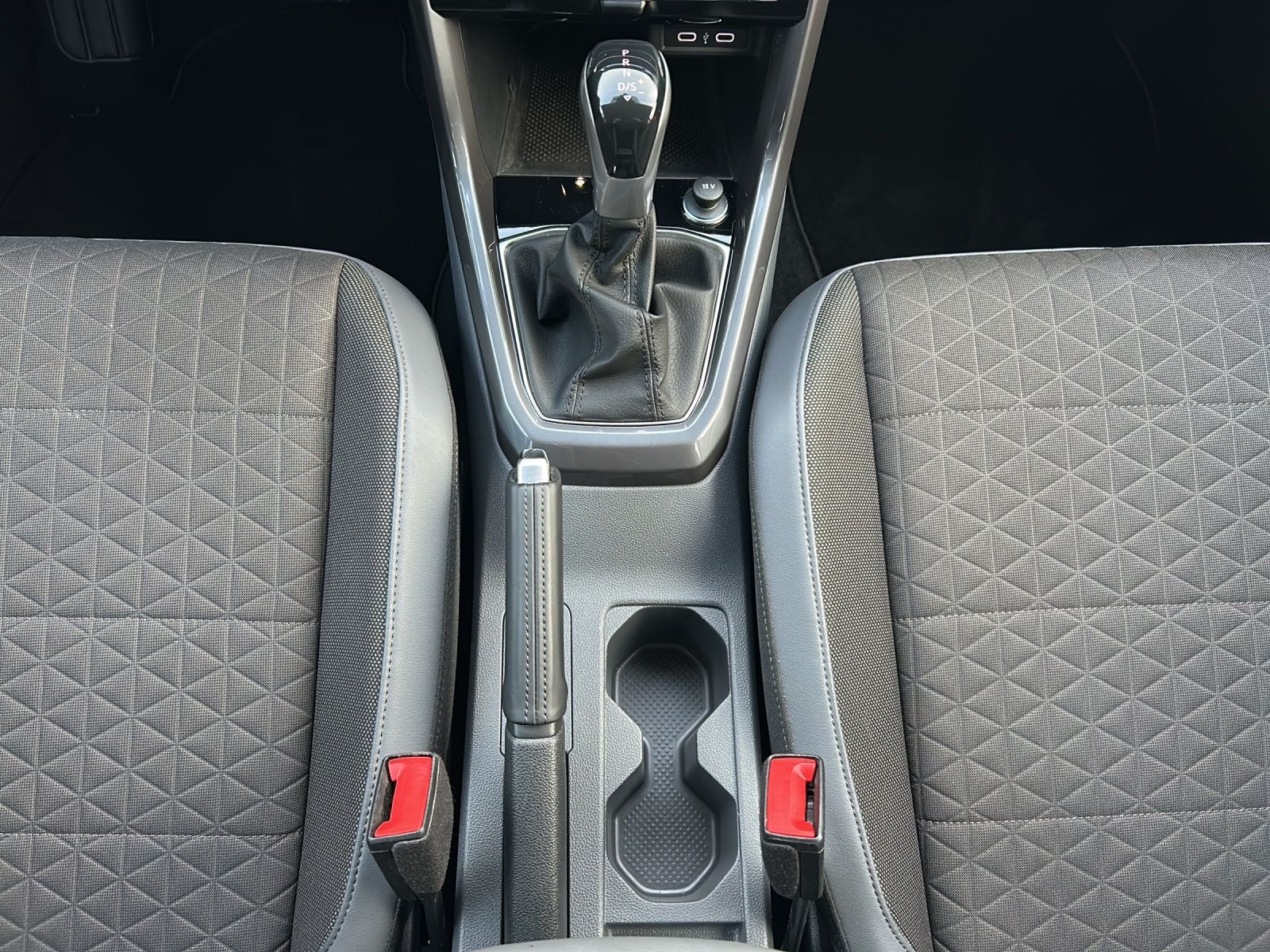 Fahrzeugabbildung Volkswagen T-Cross TSI Style DSG LED AID ACC Park-Assist SH