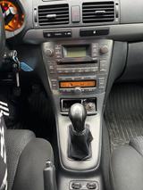 Toyota Avensis Combi 1,8-l-VVT-i Team Team - Toyota Avensis aus 2008: Kombi