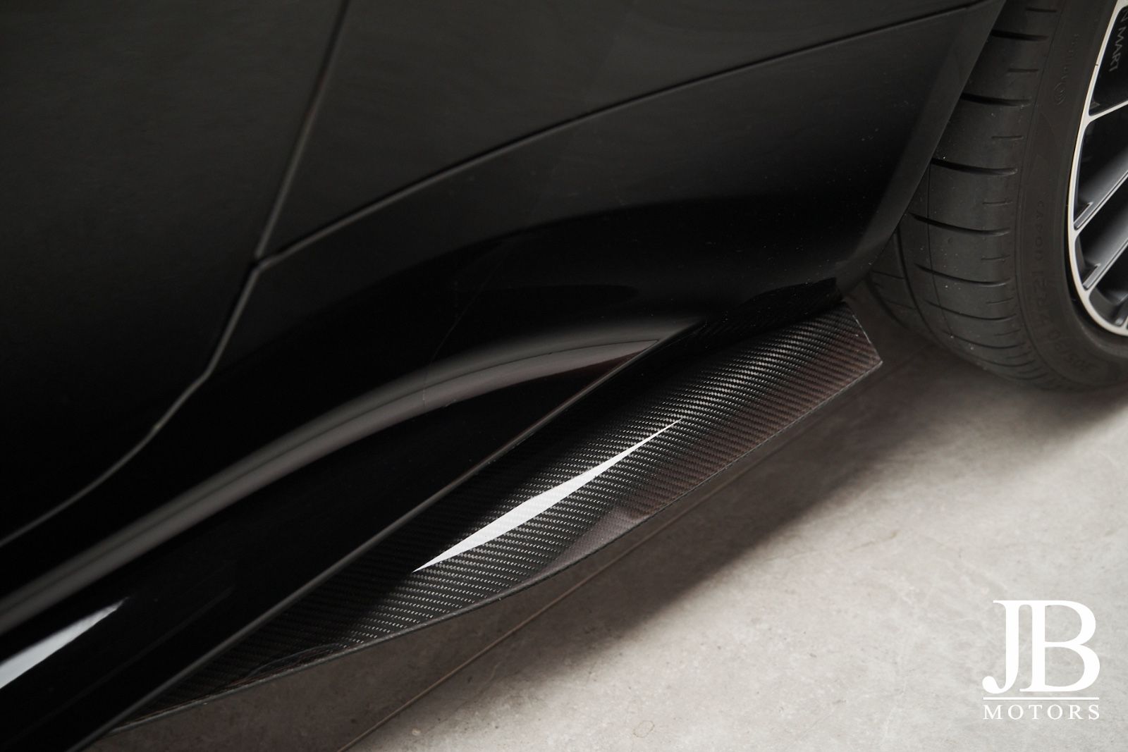 Fahrzeugabbildung Aston Martin DBS V12 770 Ultimate Carbon Performance Seats