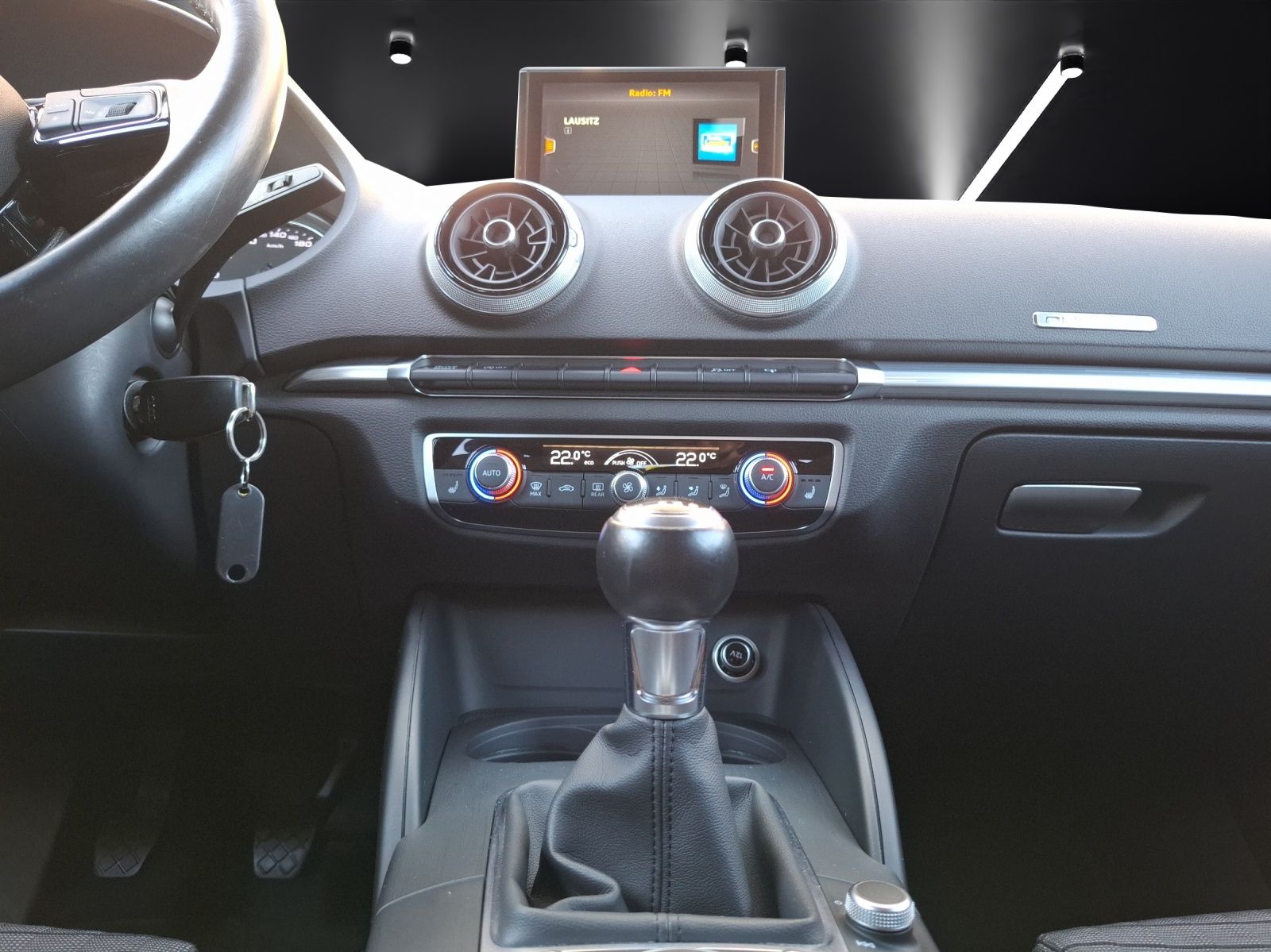 Fahrzeugabbildung Audi A3 Limousine TDI quattro sport LED NAVI SOUND