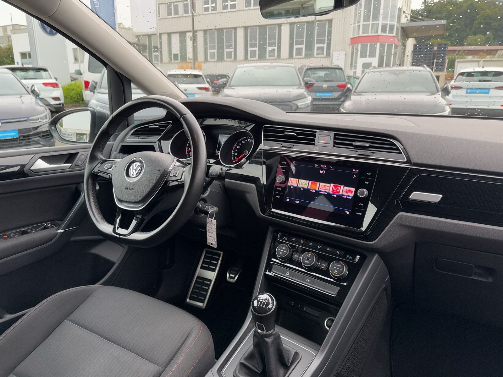 Fahrzeugabbildung Volkswagen Touran 1.2 TSI Sound 7-Sitzer LED APP