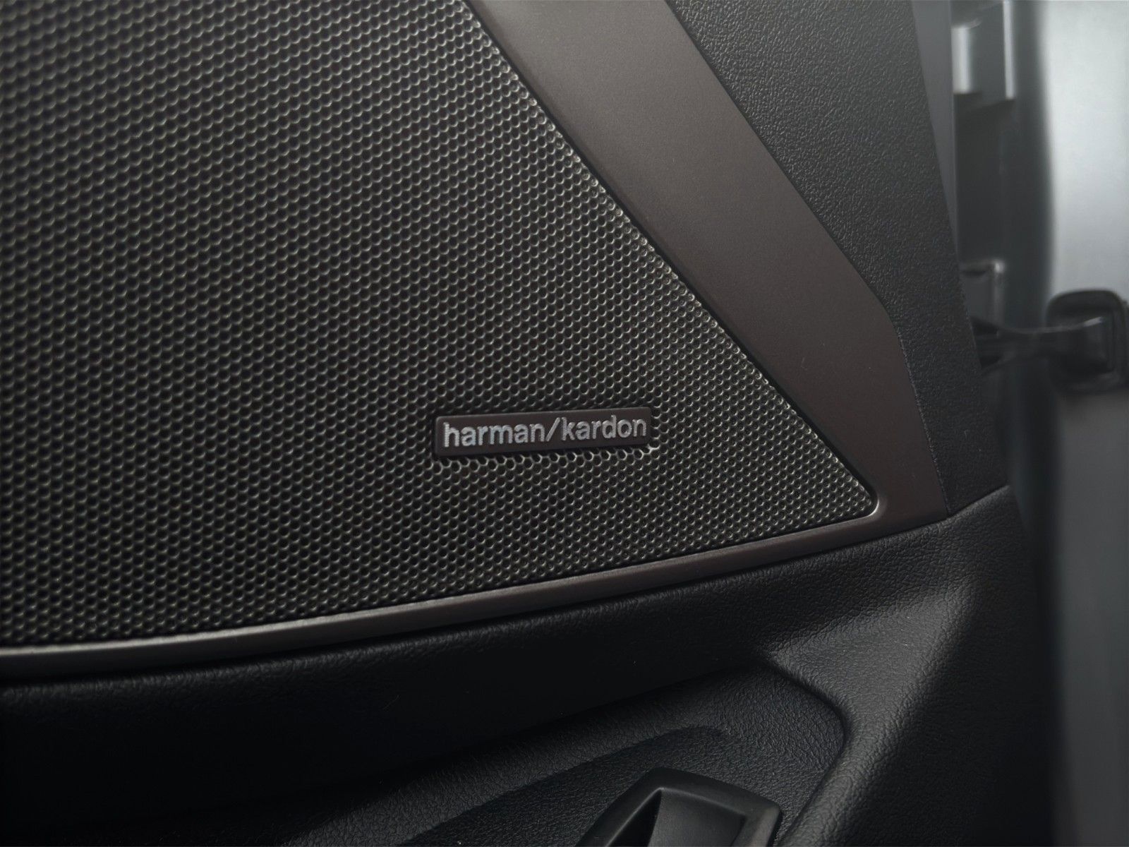 Fahrzeugabbildung BMW M3 Comp. Gelbe M-DRL/Carbon/M-Drivers/Individual