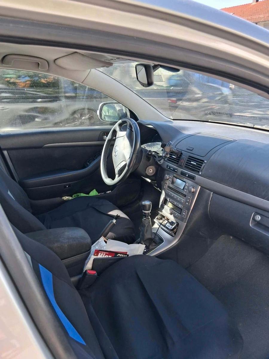 Toyota Avensis 2006 — engine