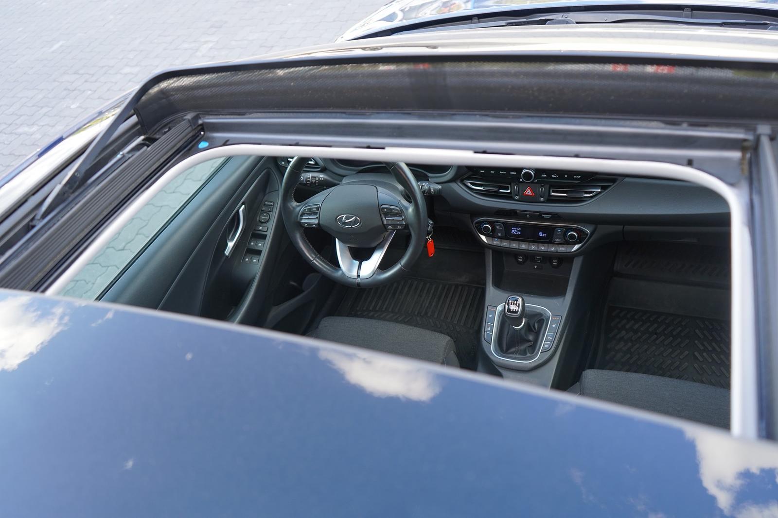 Hyundai i30 1.5 LED Navi Panorama Kamera Tempomat DAB