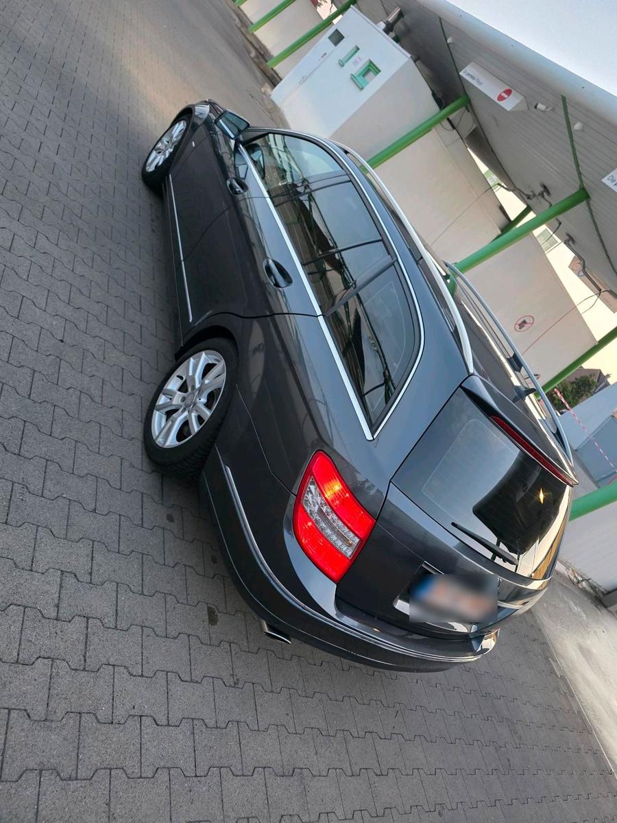 Mercedes-Benz C250 2010 — engine 204 HP (150kW)