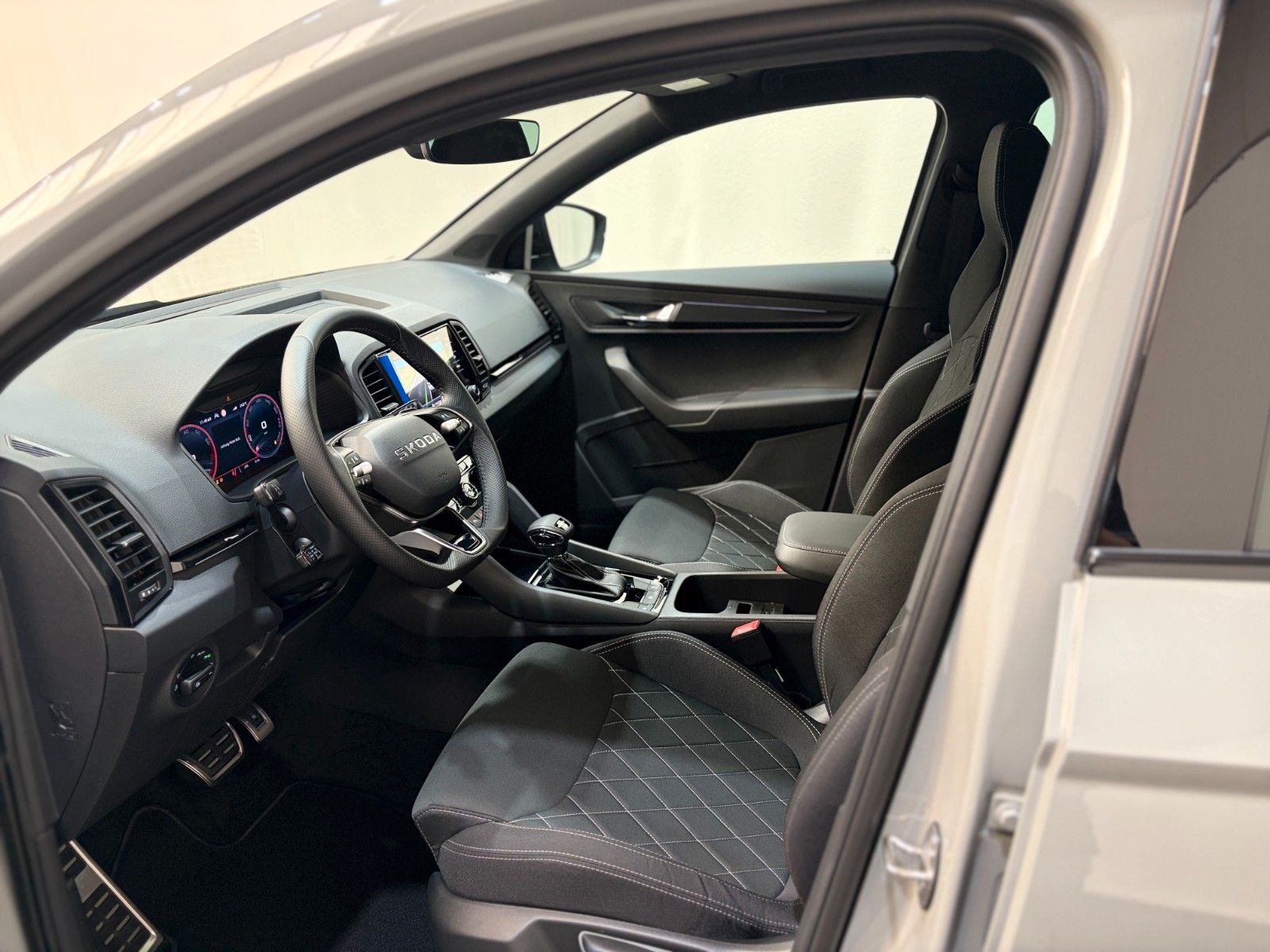 Fahrzeugabbildung SKODA Karoq Sportline / AHK