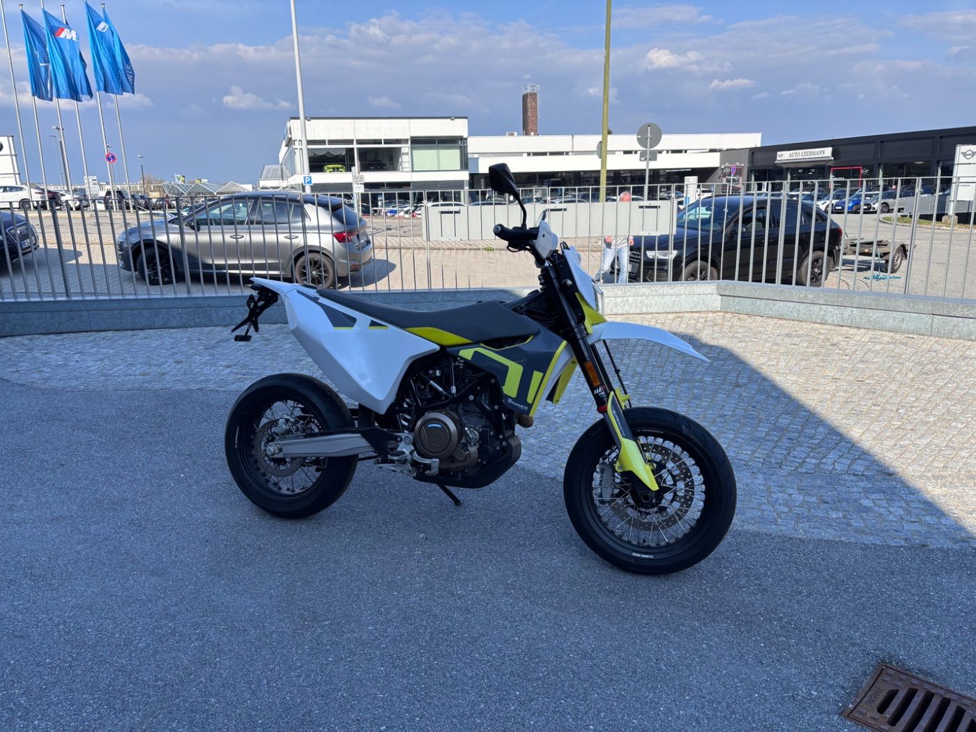 Fahrzeugabbildung Husqvarna 701 Supermoto , Kurzer KZH,