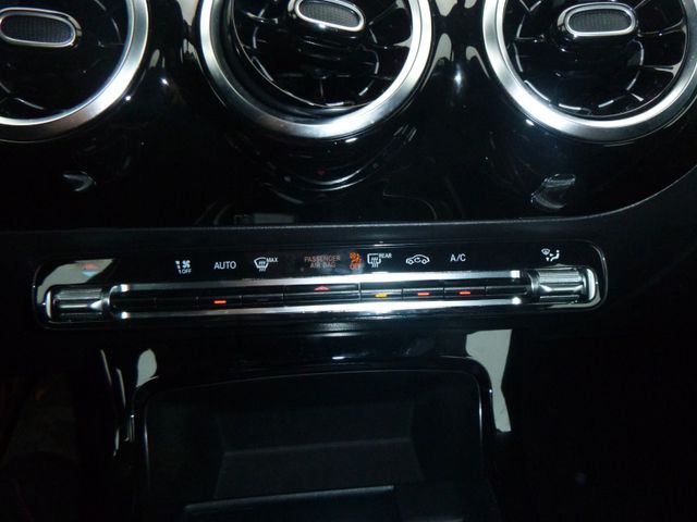 Fahrzeugabbildung Mercedes-Benz CLA 180 Shooting Brake >Navi/Teilleder/Sitzheiz<