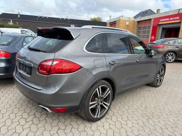 Porsche Cayenne - 4