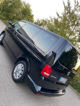 Volkswagen KM 108.923 VW T5 hat noch Garantie - Volkswagen T5 Multivan mit Diesel-Antrieb: Kleinbus, 1.9